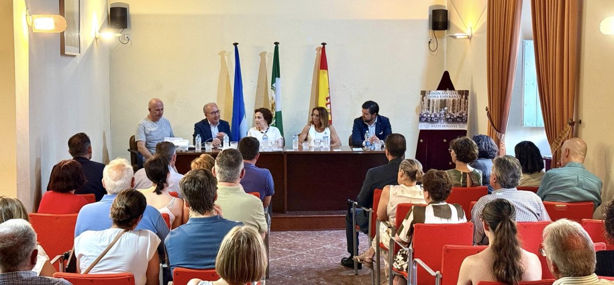 DrPerezBernal's tweet photo. "#Donación de #médula: donde la #ciencia y la #Esperanza se encuentran" en #Arahal organizada por
@HEsperanzArahal.#Trasplantados #donantes #sanitarios y #cofrades por la #Solidaridad y la lucha por la #Vida. @LaExaltacion @donantessevilla #ASacro #TDSCofrade @Archisevilla1 https://t.co/jFsuGz88m9