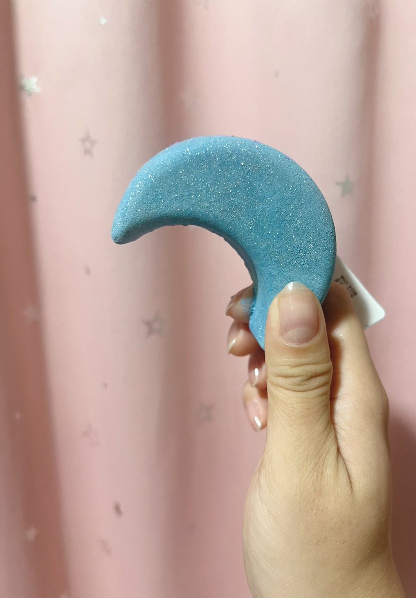 natanataroo's tweet photo. 今日のお風呂はLUSHのバスボム🛁*。
スクーン🌙🩵
半身浴気持ちよく汗かいてる🙌💖 https://t.co/2Q8Q9hIO8y