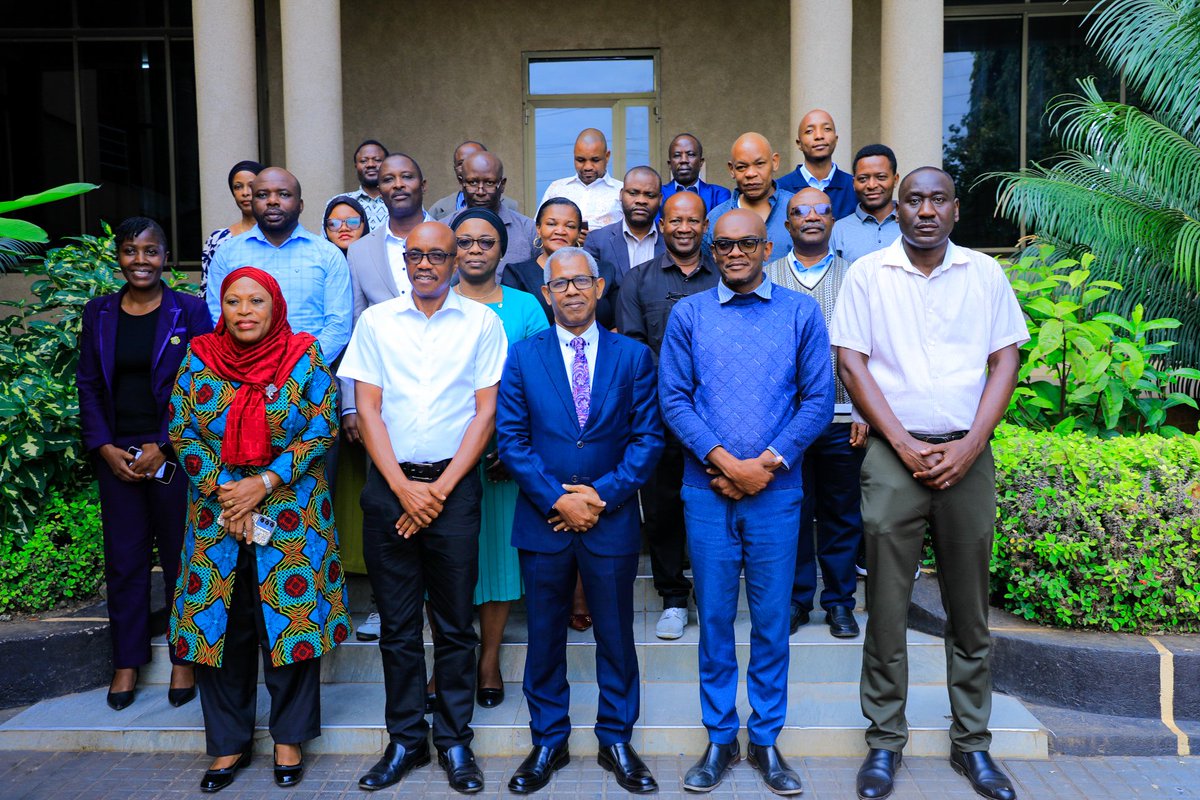 traceinafrica's tweet photo. In June, the #TRACEProject drove 2 key initiatives in Morogoro with @NIMR_Tanzania &amp; @tmda_tanzania:
1️⃣Clinical Trial Reviewers Training 
2️⃣Traditional Medicine Research Guidelines Harmonization 

👉🏾Full article: https://t.co/3uqTqBbOVK

#ClinicalTrials #GlobalHealth #Tanzania https://t.co/O7txWWdjxA