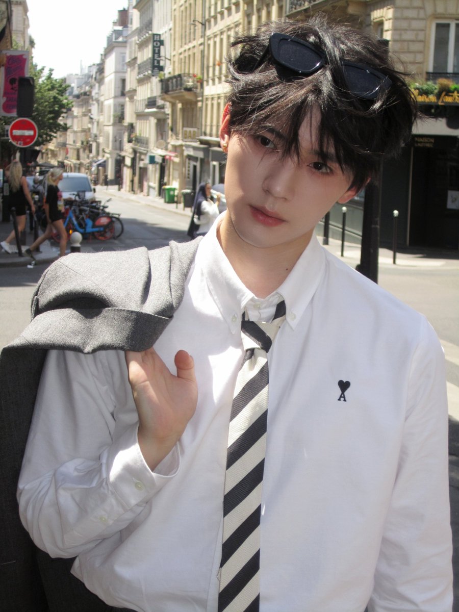 miaoyirann's tweet photo. #zhouyiran studio weibo update ! 

“📓 Paris “Zhou” Journal · Chapter 04: Sunshine

Embracing the 40°C midsummer heat, coat off, shirt on, while the outfit gets lighter, the energy stays fully charged” 

#周翊然 https://t.co/0xnAniScUI
