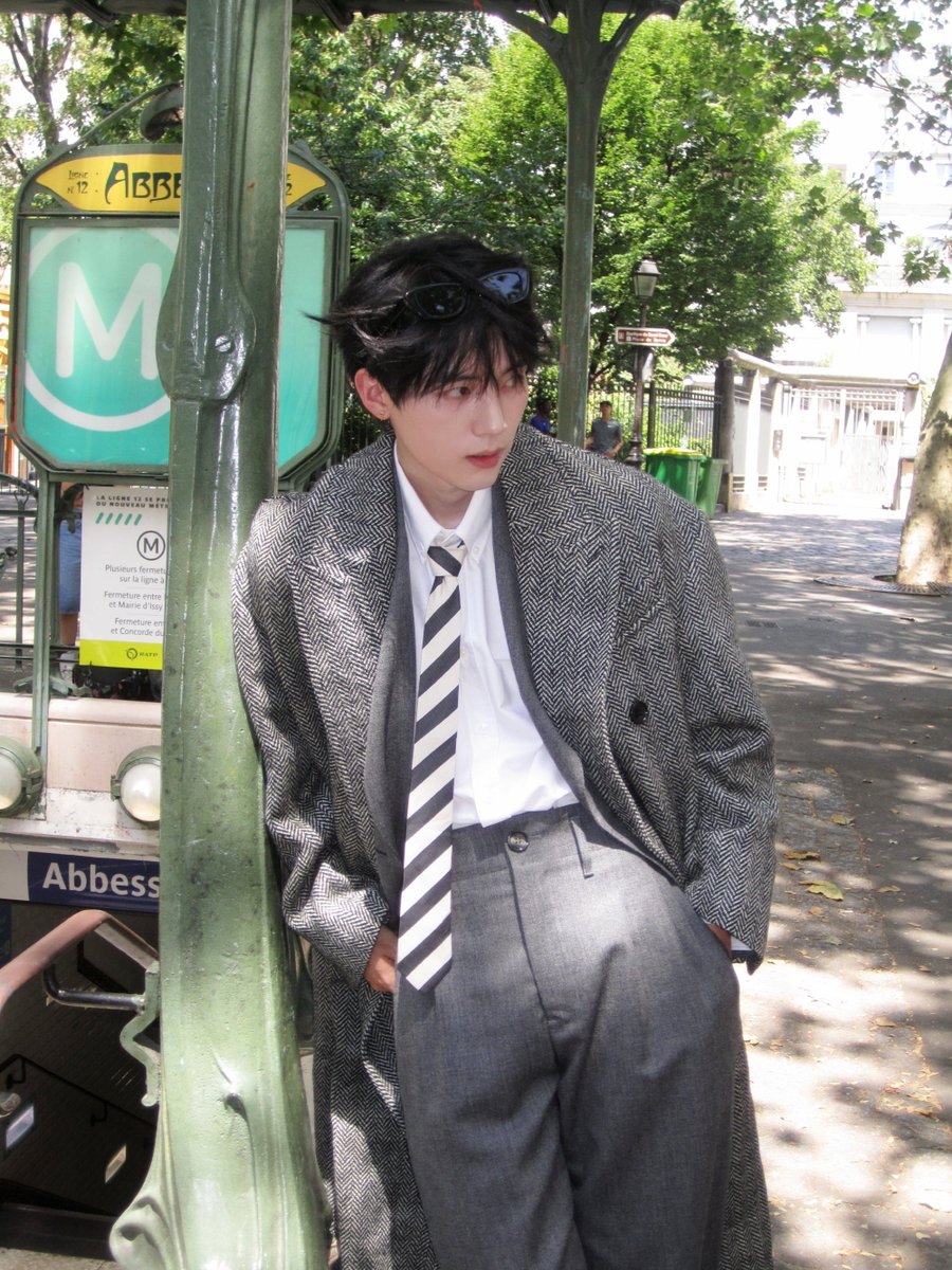 miaoyirann's tweet photo. #zhouyiran studio weibo update ! 

“📓 Paris “Zhou” Journal · Chapter 04: Sunshine

Embracing the 40°C midsummer heat, coat off, shirt on, while the outfit gets lighter, the energy stays fully charged” 

#周翊然 https://t.co/0xnAniScUI