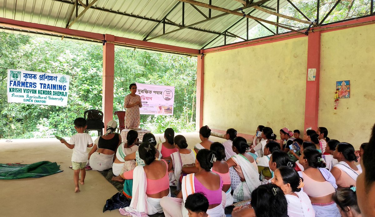 kvkdhemaji's tweet photo. As part of the Khet Bachao Abhiyan, a training programme on the "Proper and judicious use of fertilizers" was successfully organized at Dekapam Naharani village.

@CMOfficeAssam 
@Pijush_hazarika
@icarindia 
@IcarAtariZone06 
#KhetBachaoAbhiyan 
#BalancedFertilization https://t.co/zdfYtgIku3