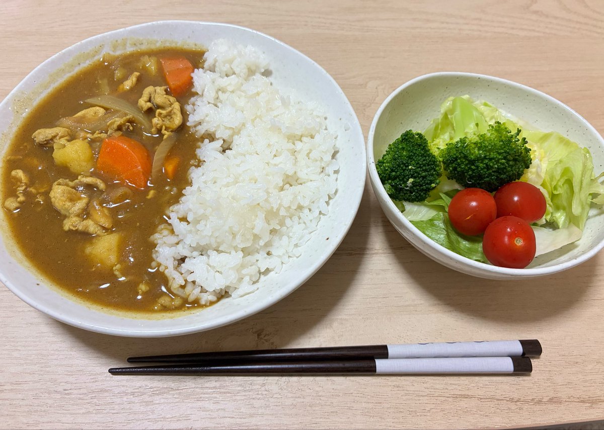 ito_oou's tweet photo. じゃがいもと玉ねぎいっぱい貰っちゃったからカレーにした🍛 https://t.co/ajEfS4e8sV