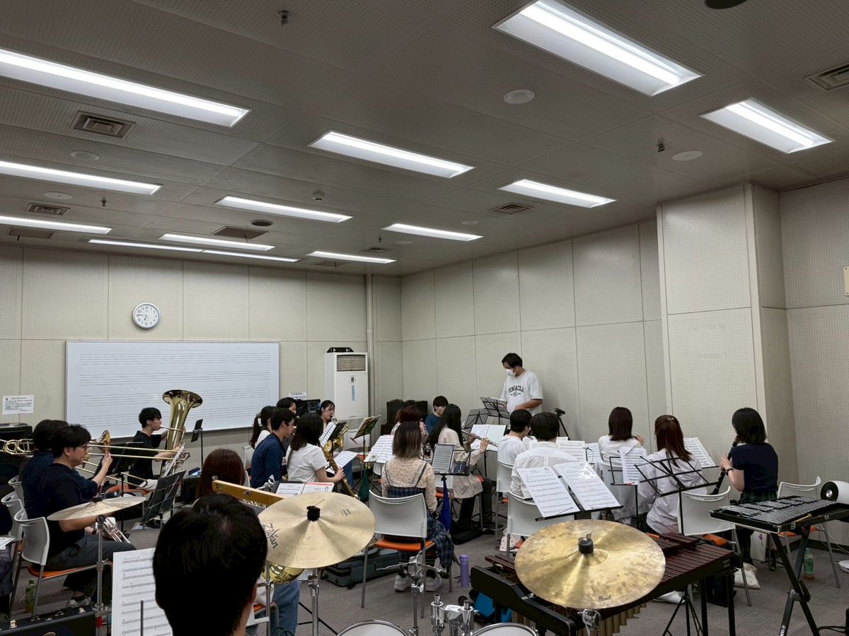 arkswo1031's tweet photo. アークス吹奏楽団は、20〜30代の同世代で活動中🎵
同世代だからこそ「懐かしい！」「この曲好き！」と刺さる選曲が多いのも魅力のひとつかも…？👀

以下パートを大募集中です！
興味ある方はHPよりお問い合わせ下さい！
#杉並区吹奏楽
#吹奏楽団
#団員募集
#チューバ
#ファゴット
#パーカッション https://t.co/kuPx8osbg5