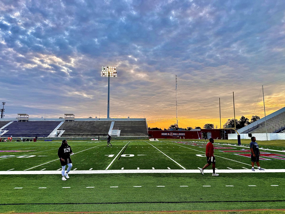 SCState_Fb's tweet photo. #GoDogs

BEAUTIFUL MORNING in THE BURG

@SCStateAthletic @MEACSports @coachberry77 
#PayTheFEE
#DigDEEP
#RaiseTheBAR
#STATEofMind
🔴🔵🐶🏈 https://t.co/UYUNGQaMgi