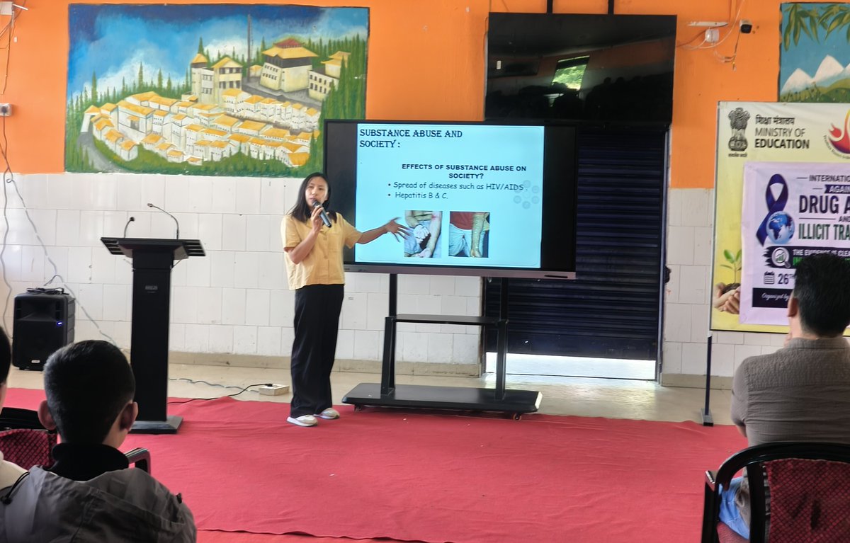 pmshrijnvtawang's tweet photo. On the occasion of #WorldDrugDay, District Tobacco Control Cell, Tawang conducted an awareness session at PM SHRI School JNV Tawang to educate students on the harmful effects of drug abuse and promote a healthy, drug-free lifestyle. #SayNoToDrugs #DrugFreeIndia @NVS_HQ https://t.co/PMR3lhVvSn