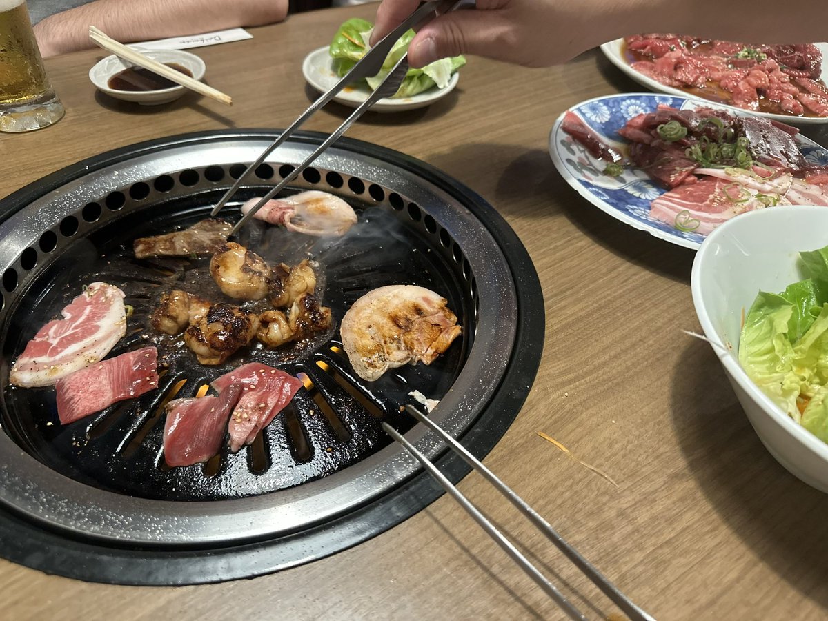 haminin's tweet photo. 部署の食事会。

「会社の金で食う焼肉はうまいっ😋」 https://t.co/BUJkX5k3Bb