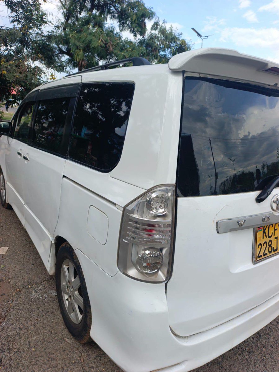 Shareman_Cars's tweet photo. 💰 Deposit: KES 290K | Price: KES 730K🚐 Toyota Noah 2008✨ Pearl White | 8 Seater🪑 Leather Seats⛽ 2NZ Petrol | ⚙️ Automatic📷 Reverse Camera✅ Buy &amp; Drive📍 Kisumu📞 0710 792 499 | AUTOFIN https://t.co/N2tii9haCw