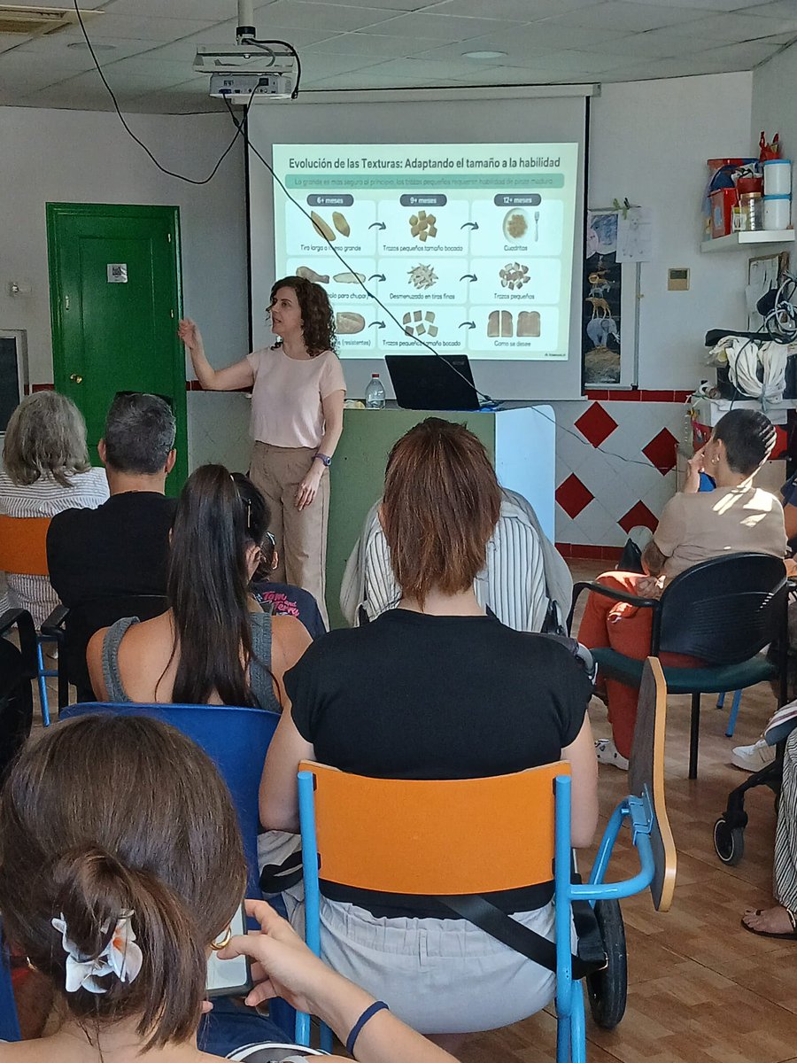 SaludVictoria's tweet photo. En la E.I Aula futura, la Enf. referente escolar, Raquel y la Logopeda, Laura, aúnan enfoques disciplinarios para guiar a las familias en:
 ✅ La alimentación infantil autónoma y segura👐 👀 🍗🥦
✅  Hábitos que fomentan el desarrollo oromotor 🗣️ 
✅  Hábitos que lo dificultan 🍼 https://t.co/KMXM07l0OV