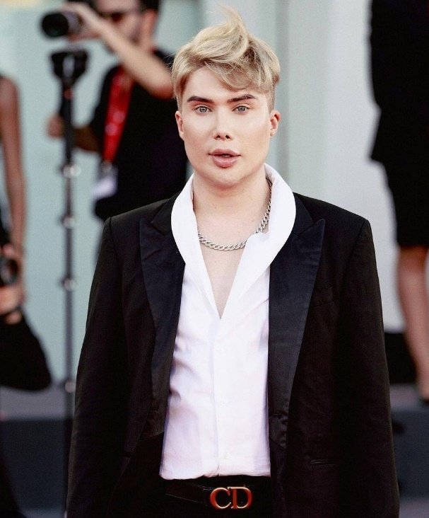 wokepinks's tweet photo. In 2021, Oli London wanted to look like Jimin.
In 2026, Jimin wants to look like Oli London. https://t.co/RET8yvx90J