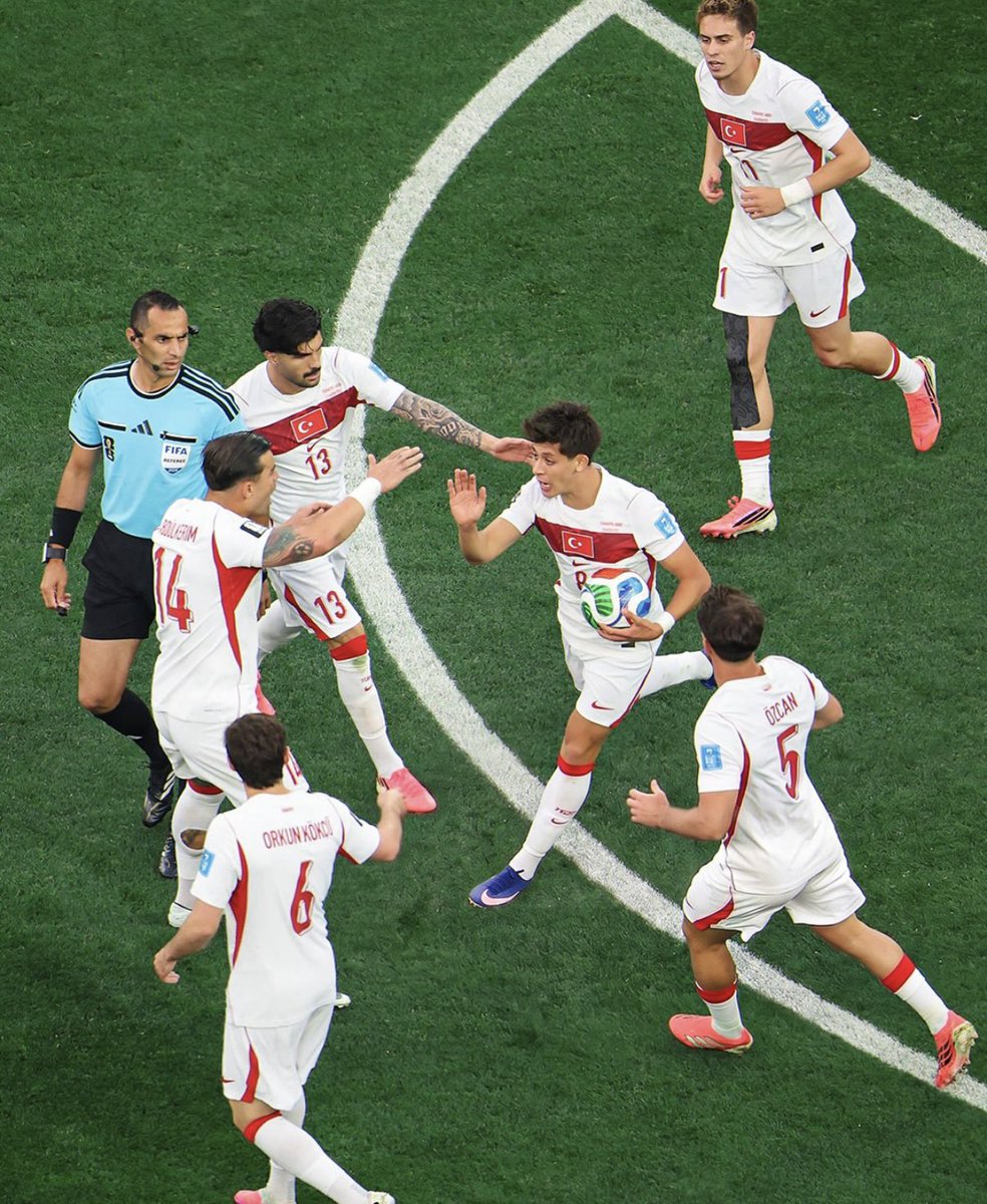 JoueursTR's tweet photo. 📲 Arda Güler sur Instagram : 

"Nous voulions vraiment rendre notre peuple heureux, fier, et écrire une nouvelle histoire ensemble. Nous nous excusons. À partir de maintenant, chaque match que nous jouerons avec le maillot de l'équipe nationale sera une chance de nous racheter. S'il vous plaît, pardonnez-nous."