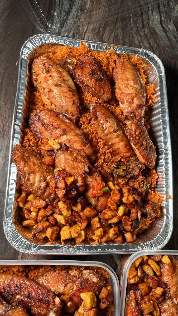 noirblvck_'s tweet photo. Since we are all here I’m still in the business of making delicious meals! Check out @jollofstation_ on Chowdeck or our website!
We also do bulk orders and events!
Book us today 💕 https://t.co/hCnWb7YINE