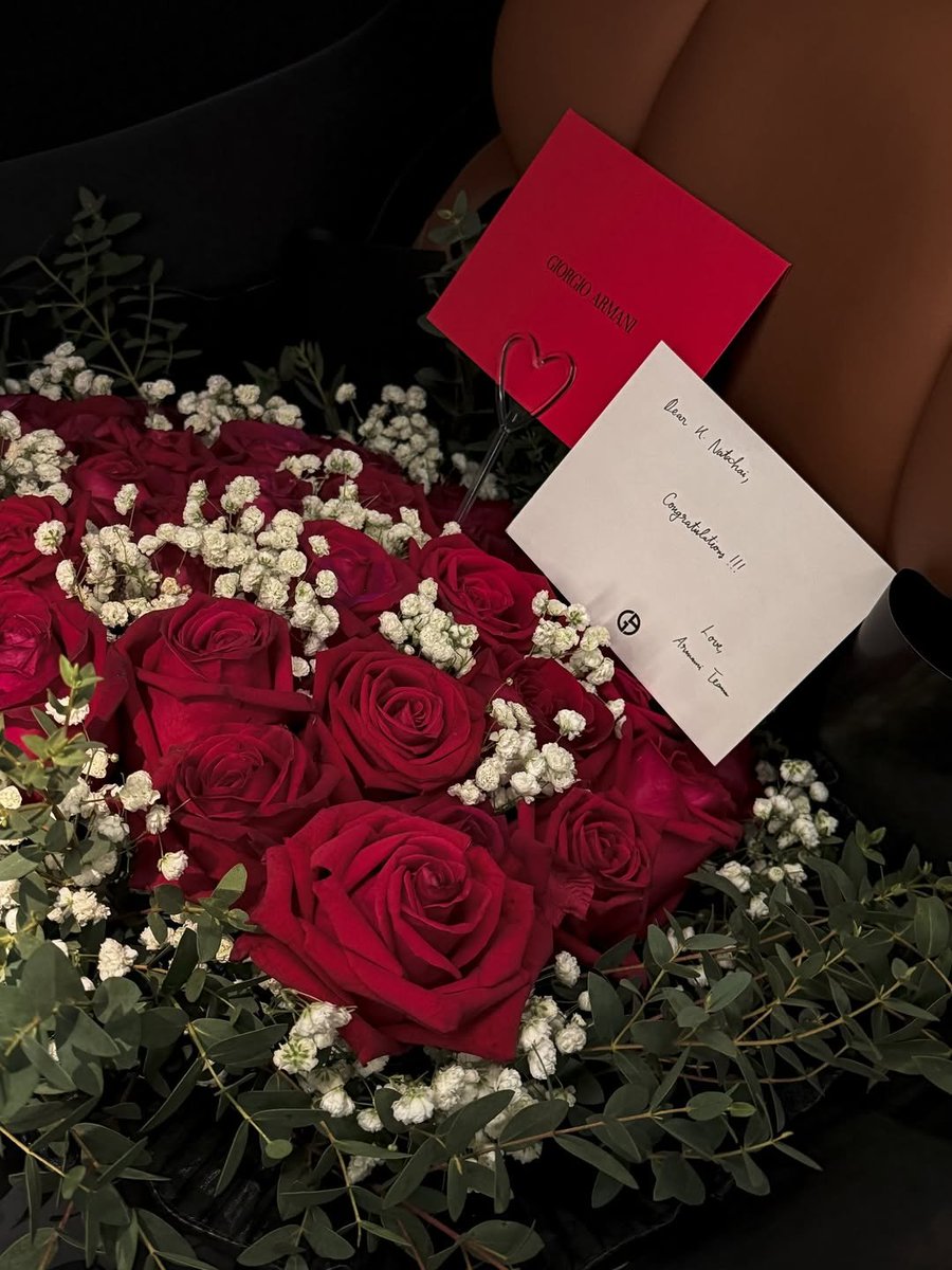 WPMMDD's tweet photo. ดอกไม้จากทีม armani กับตำแหน่งในครั้งนี้
Giorgio Armani Thailand Fragrance Ambassador
Dunk Armani Si Ambassador
#DunkXSiBloom https://t.co/Lh1D2tj553