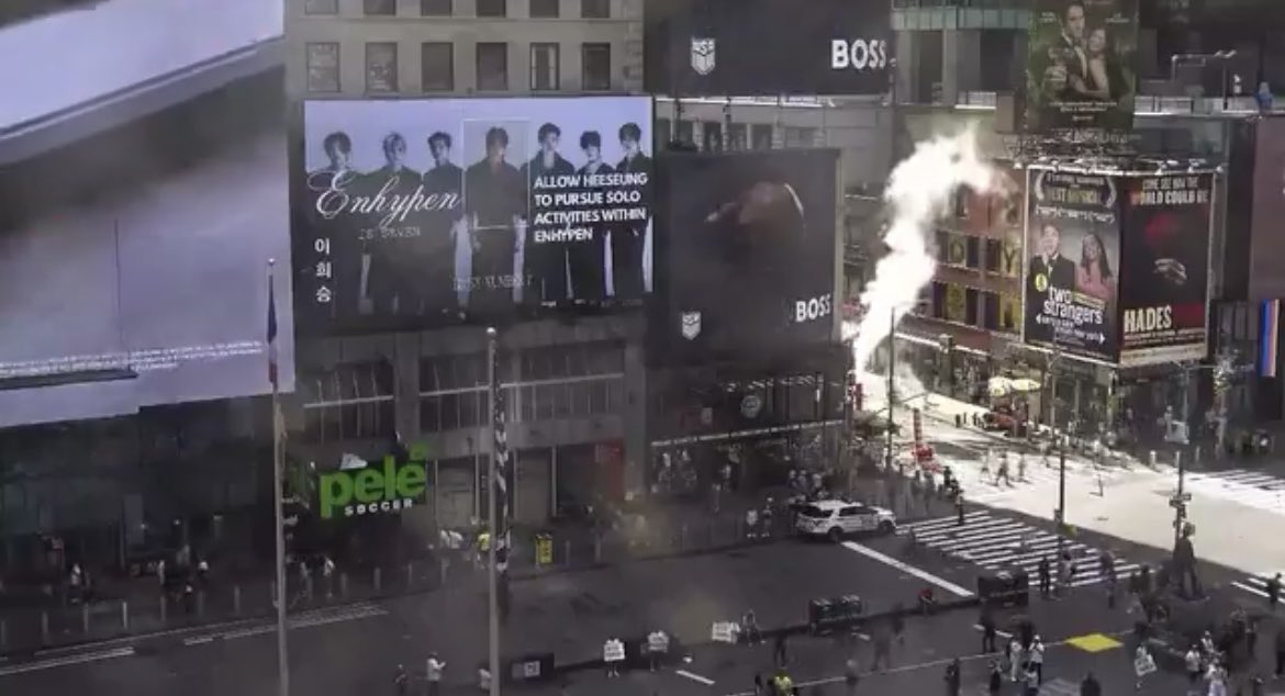 kirarijay's tweet photo. protest trucks infront of hybe today for better treatment of sunoo, plus in less than a month protest trucks for jake, for heeseung to let him do solo activities within the group+ billboard header in nyc + KFTC investigations &amp; antitrust probe against hybe, we are winning :) https://t.co/C5gQyjBuvj