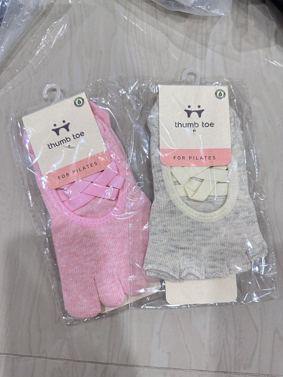 krselected's tweet photo. พร้อมส่ง

thumbtoe pilates sock แบรนด์เกาหลี แบบที่เจนนี่ใช้ size230-250cm 

มีอย่างละคู่ คู่ละ 590.- free shipping https://t.co/ivO9dlaFPz