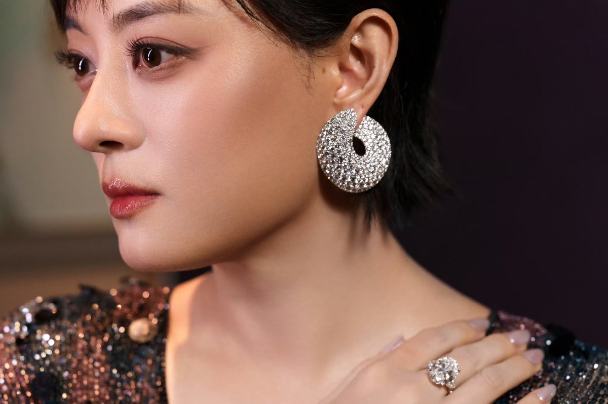 centlookbook's tweet photo. #SunLi 孙俪 in Giorgio Armani Privé FW25 Haute Couture for the 31st Shanghai TV Festival (STVF) Magnolia Awards Ceremony https://t.co/EmXTALS0f3