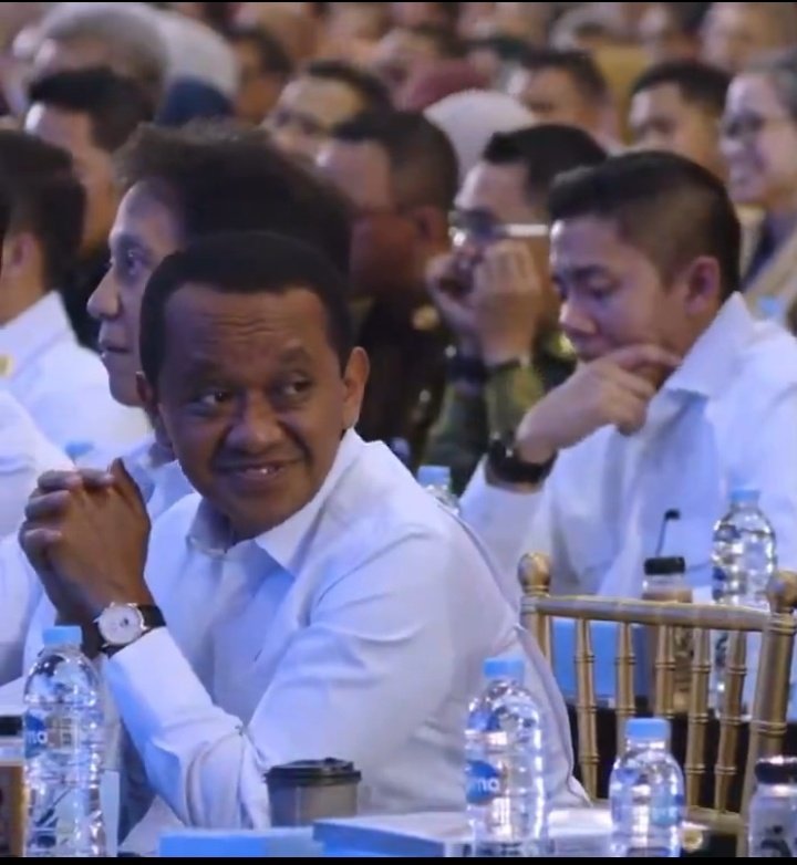 gayungLove_17's tweet photo. @ardisatriawan Ekspresi mereka saat wartawan disuruh pergi https://t.co/KDp0CycGRB