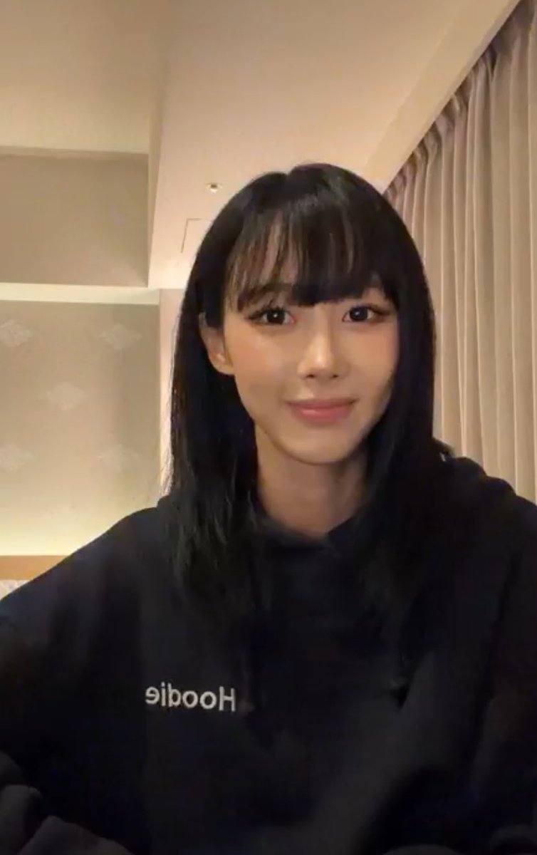 aespapic's tweet photo. all of aespa going live at the same time?? 😭😭😭 https://t.co/71j0xivKXI