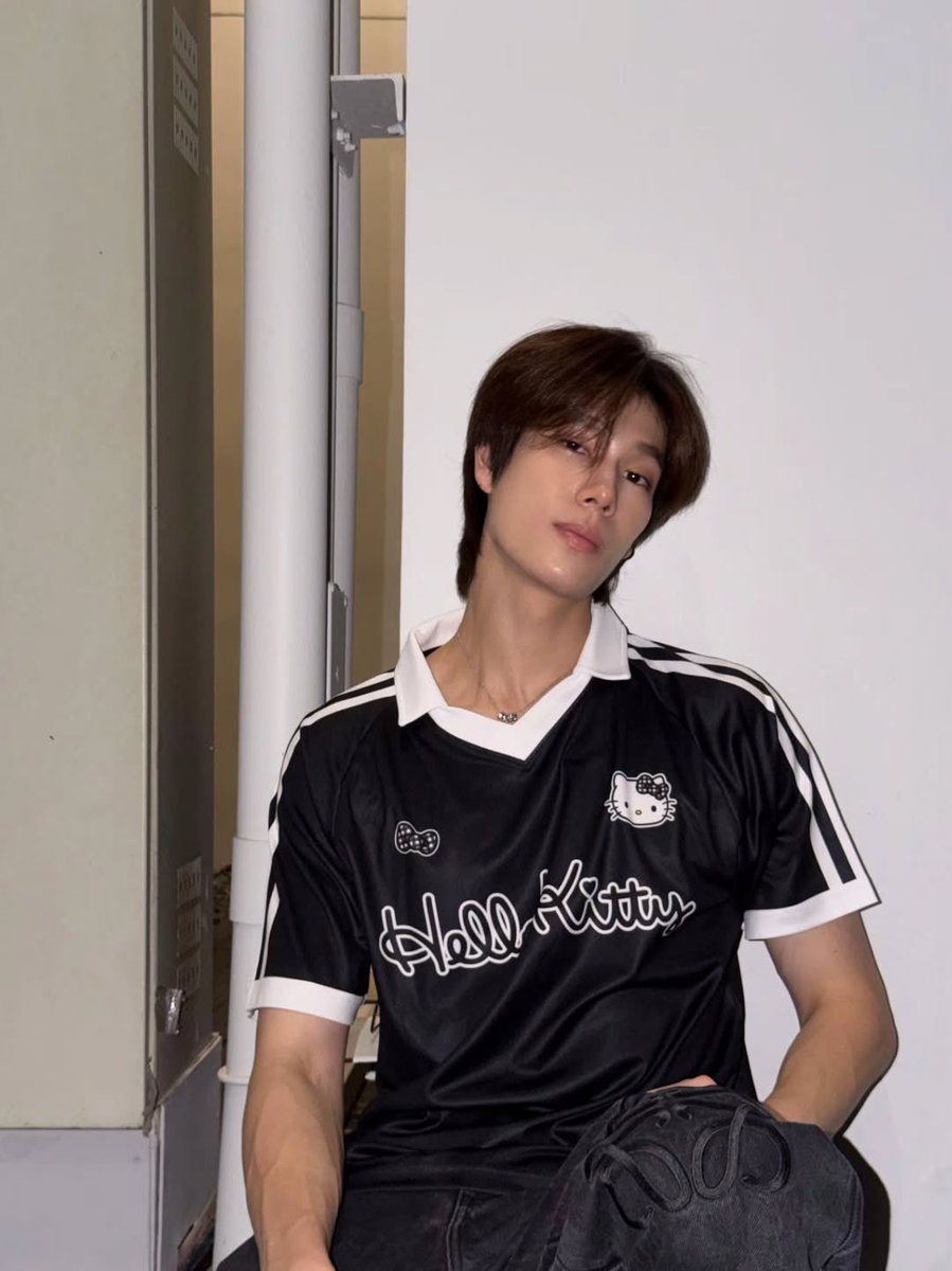 vlkpss's tweet photo. ภูวินทร์กับ hello kitty นะหรอ ㅠㅠㅠㅠㅠㅠㅠㅠㅠㅠㅠ ป้าเสียชีได้เรย รูปนี้ห่างกัน 2 วันนะ https://t.co/PP7FWpV6uN