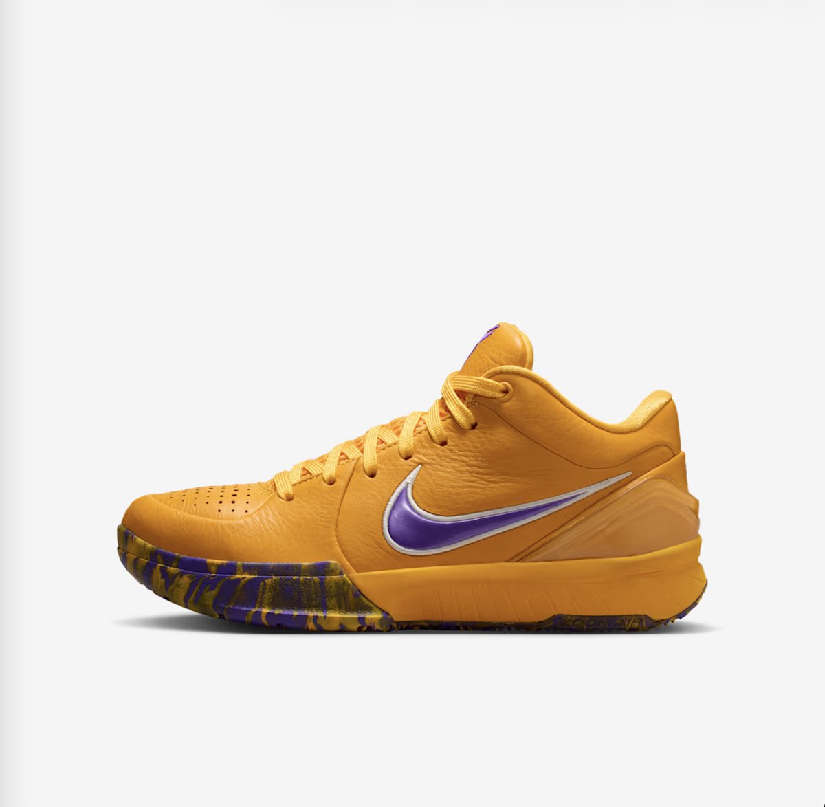 snkr_twitr's tweet photo. AD: GS Nike Kobe 4 'Draft Day' live at 7am PT/10am ET

- Hibbett
University Gold https://t.co/9caxtrAQyx
White https://t.co/v3gz0ExnI9

- SNKRS US
University Gold https://t.co/nz73YtdYQD
White https://t.co/xNqdJDK0x1 https://t.co/zKkNM7TVt6