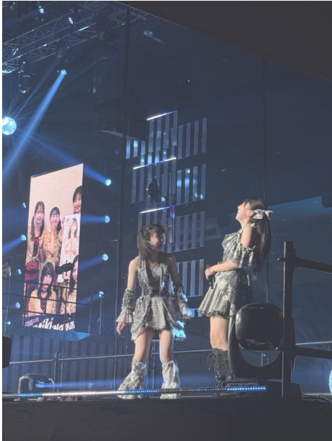 立ち位置を間違えて、爆笑してる、めーさとはるしゃん😂🤣