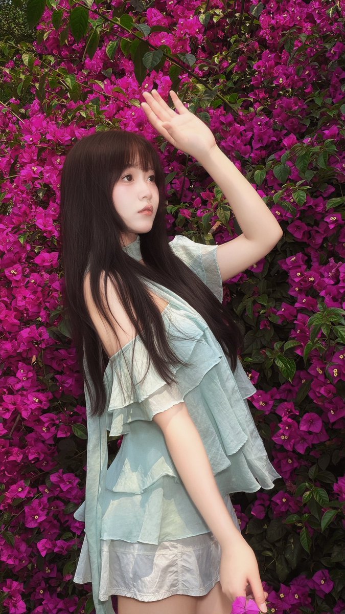live_firefly's tweet photo. 🌟新星主播登場🌟讓我們熱烈歡迎白小水🤩
暱稱：白小水💧
FIREFLY ID：9512360
身高：165cm
體重：50kg
生日：2002年5月20日，屬馬的哦🐴
星座：金牛座♉️
地區：中國大陸
個性簽名：请多多见面
小水一笑傾城，進來就讓你心動淪陷。
#FIREFLY新星 #FIREFLYNEWSTAR #Firefly #livestreamer https://t.co/ppcyRyeOzW