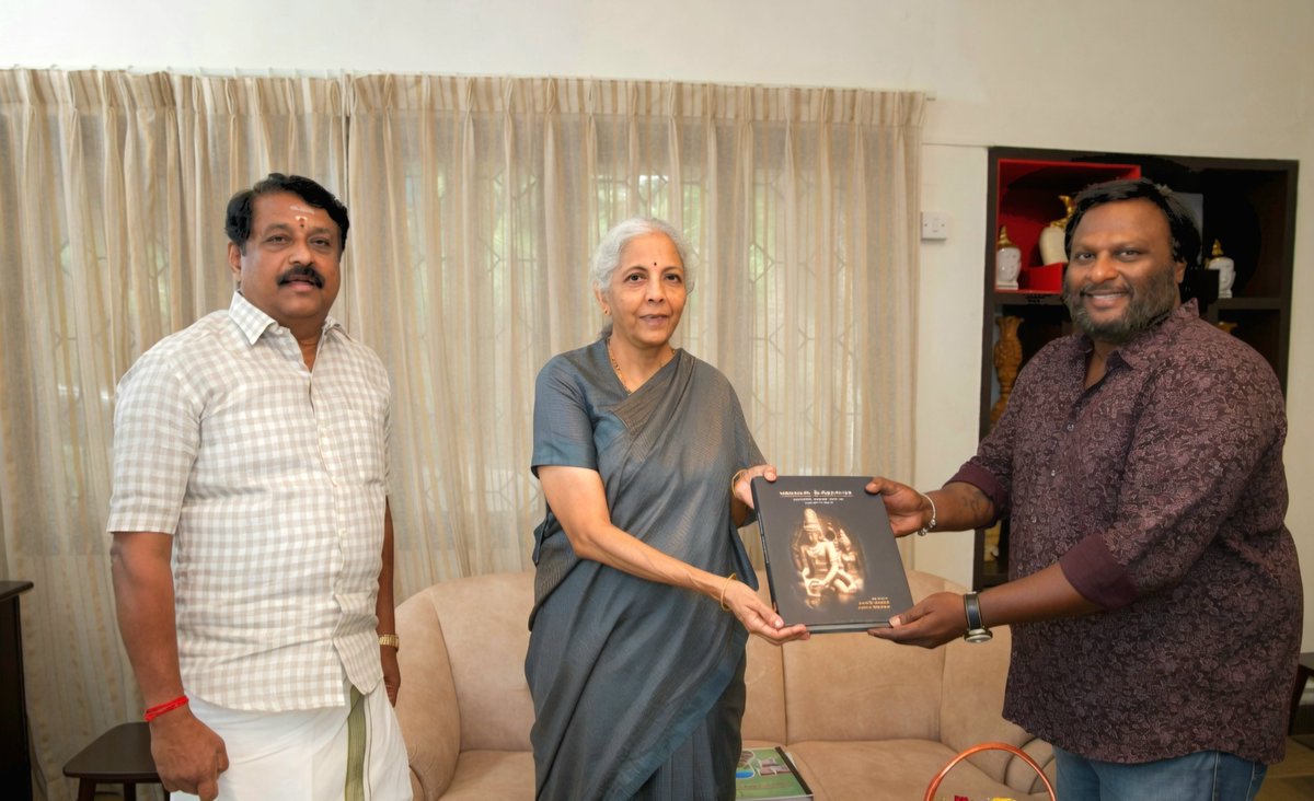 mohandreamer's tweet photo. நம் நாட்டின் நிதி அமைச்சர் அவர்களுடன் மரியாதை நிமித்தமான ஓர் இனிய சந்திப்பு.. நன்றி தமிழக பா ஜ க தலைவர் அவர்களுக்கு.. https://t.co/YfW0wM3wu2