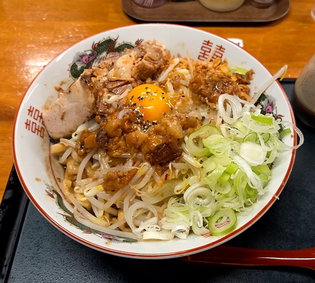 pipi_ramen_suki's tweet photo. 🍀らぁめんソメイヨシ乃
📖汁なし豚らぁめん

ジャンク！極太麺さいこう🫶✨✨ https://t.co/9G6j4zSrrV
