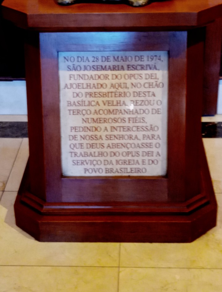 fernandatanaka_'s tweet photo. Hoje é dia de São Josemaria Escrivá, fundador da Opus Dei.

Quando era sacerdote, ele veio até o Brasil e rezou o terço na antiga basílica de Aparecida. Há uma imagem em sua homenagem lá!

São Josemaria Escrivá, rogai por nós! https://t.co/KDe7u0msuh