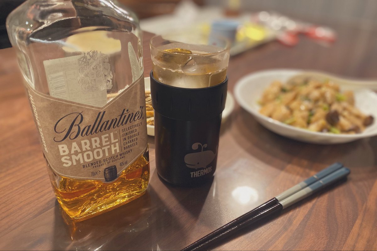 xNitoro's tweet photo. そして今宵は金曜日
バランタインの日🥴🥃

バレルスムースで乾杯でーす！

台風…なの？来るの？🌀 https://t.co/IVYV02SExP