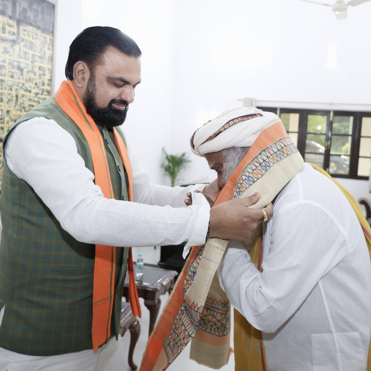 samrat4bjp's tweet photo. ईशा फाउंडेशन के संस्थापक एवं प्रख्यात आध्यात्मिक संत @SadhguruJV जी से आत्मीय भेंट हुई। https://t.co/azrePcYLwX