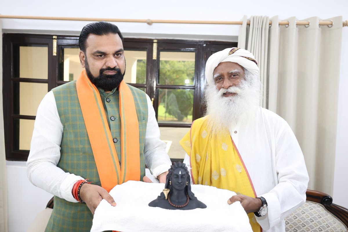 samrat4bjp's tweet photo. ईशा फाउंडेशन के संस्थापक एवं प्रख्यात आध्यात्मिक संत @SadhguruJV जी से आत्मीय भेंट हुई। https://t.co/azrePcYLwX