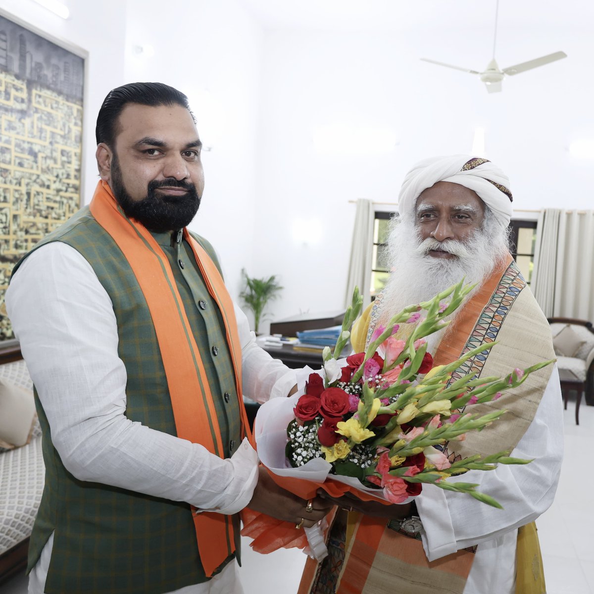 samrat4bjp's tweet photo. ईशा फाउंडेशन के संस्थापक एवं प्रख्यात आध्यात्मिक संत @SadhguruJV जी से आत्मीय भेंट हुई। https://t.co/azrePcYLwX