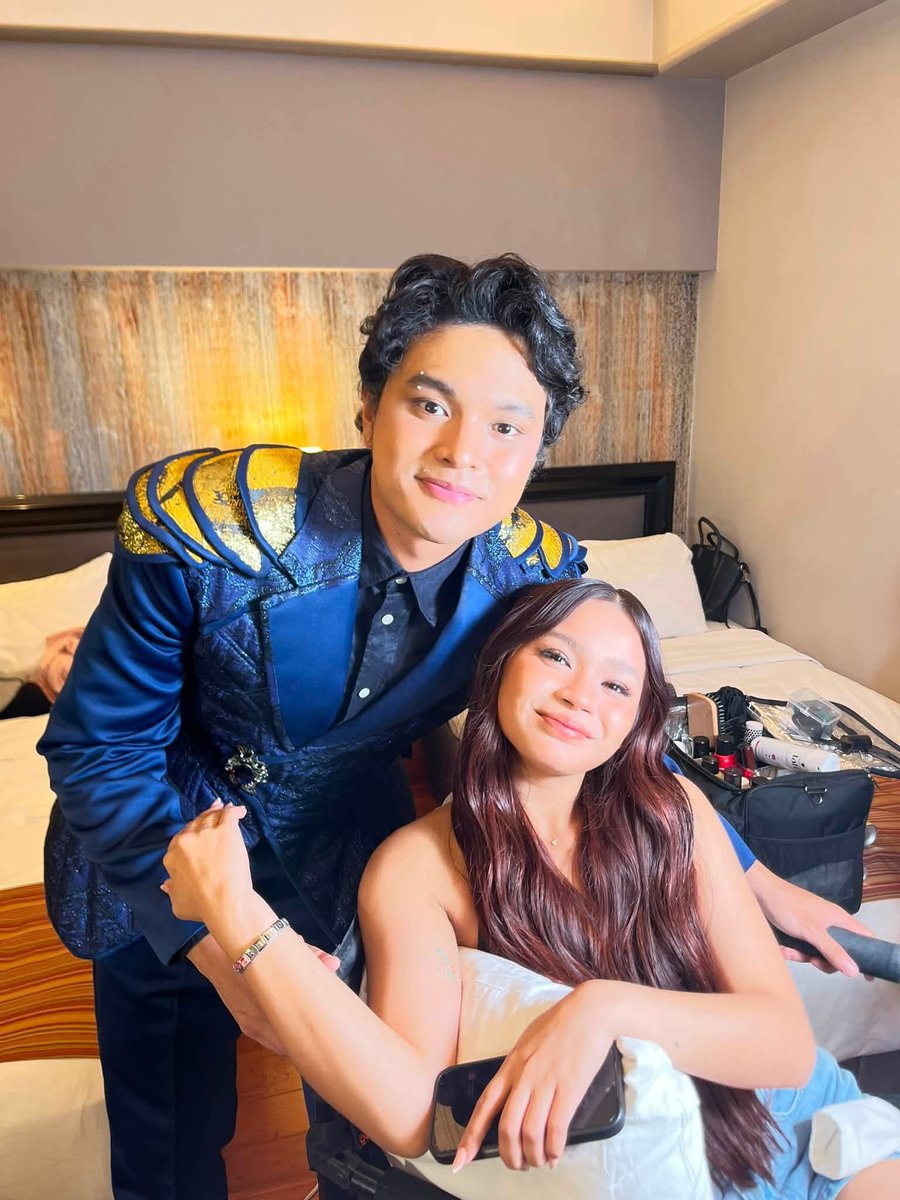 rockstar_yengko's tweet photo. I love you both
 photo grabbed from mommy mels

KOLETTE ROYAL GLOW
#KolettePromNight https://t.co/0fl93T9uWO