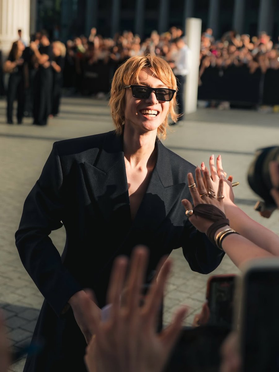 bluelips888's tweet photo. Thank you @YSL for inviting Martin Edwards. We hope to see more of him at future YSL events!
#MARTINxSaintLaurent 
#SaintLaurentSS27 
#MARTIN #마틴 https://t.co/TEdprK2QDz