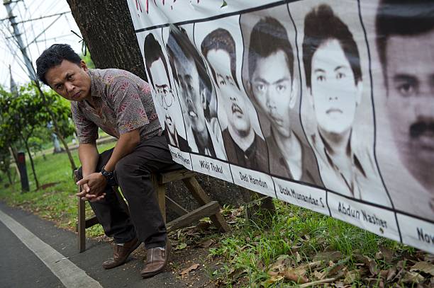 VideoSejarah's tweet photo. Mugiyanto, 30 Mei 2014.

Duduk di samping poster para aktivis yang tidak pernah kembali, ia menentang pencapresan Prabowo yang menurutnya tidak pantas menjadi presiden.

📷 AFP / Getty Images https://t.co/hDI9JKtLwR