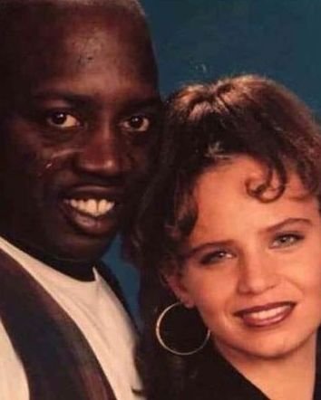 agwuibem7's tweet photo. How my dad bagged my mum I have no idea https://t.co/mAfWvZC03f