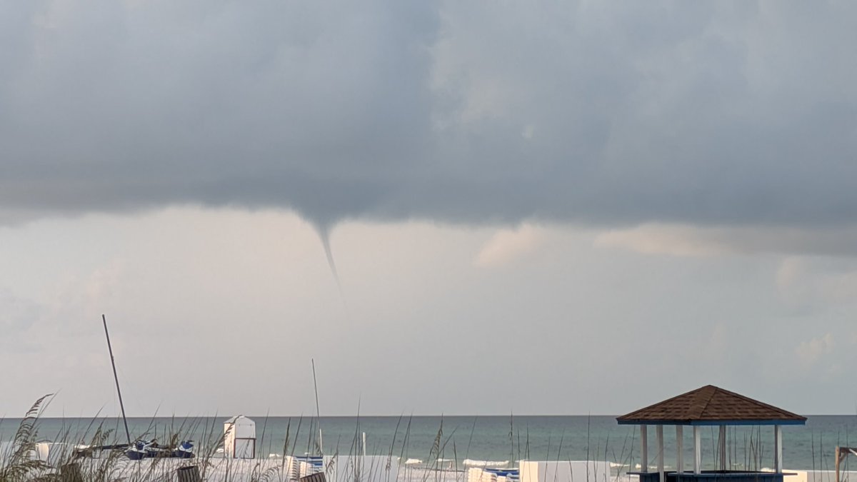 sandman_pcb's tweet photo. Morning waterspout off shore PCB @NWSTallahassee @justinkieferwx @RyanMichaelsWX @ChrisSmithPW https://t.co/gR1N1aDssQ