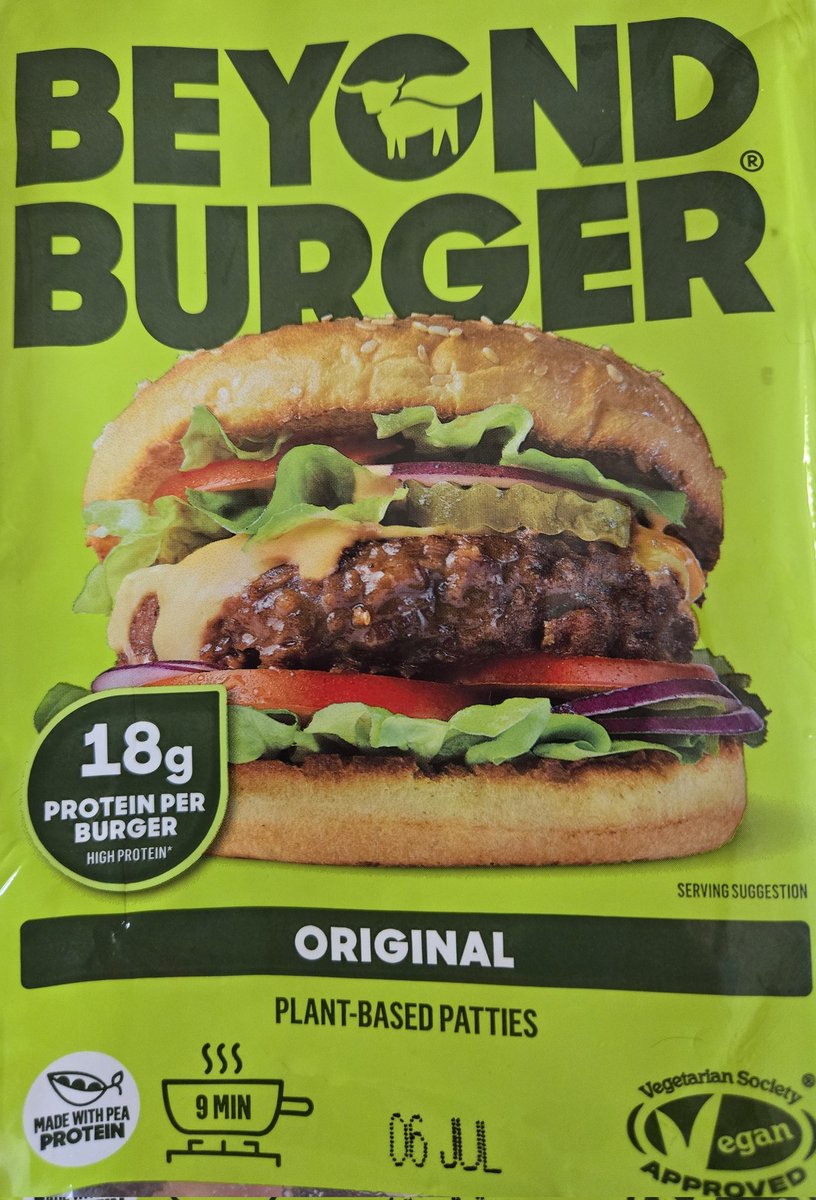 FrancescaLWhite's tweet photo. Can't quite get over how good these vegan burgers are #BeyondBurger - I have tried SO many veggie & vegan burgers over the years, and this is easily the best (taste, texture and no matter how cooked). Grilling for a vegan/veggie/pescatarian friend? Highly recommend @sainsburys https://t.co/8ryrdJPNzF