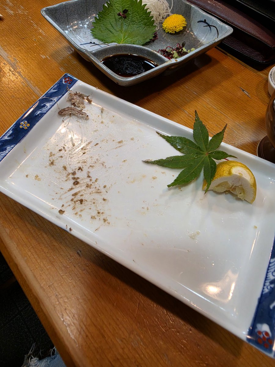 yaesama's tweet photo. みて！私の綺麗な鮎食べ方！ https://t.co/rLgzQYM5GX