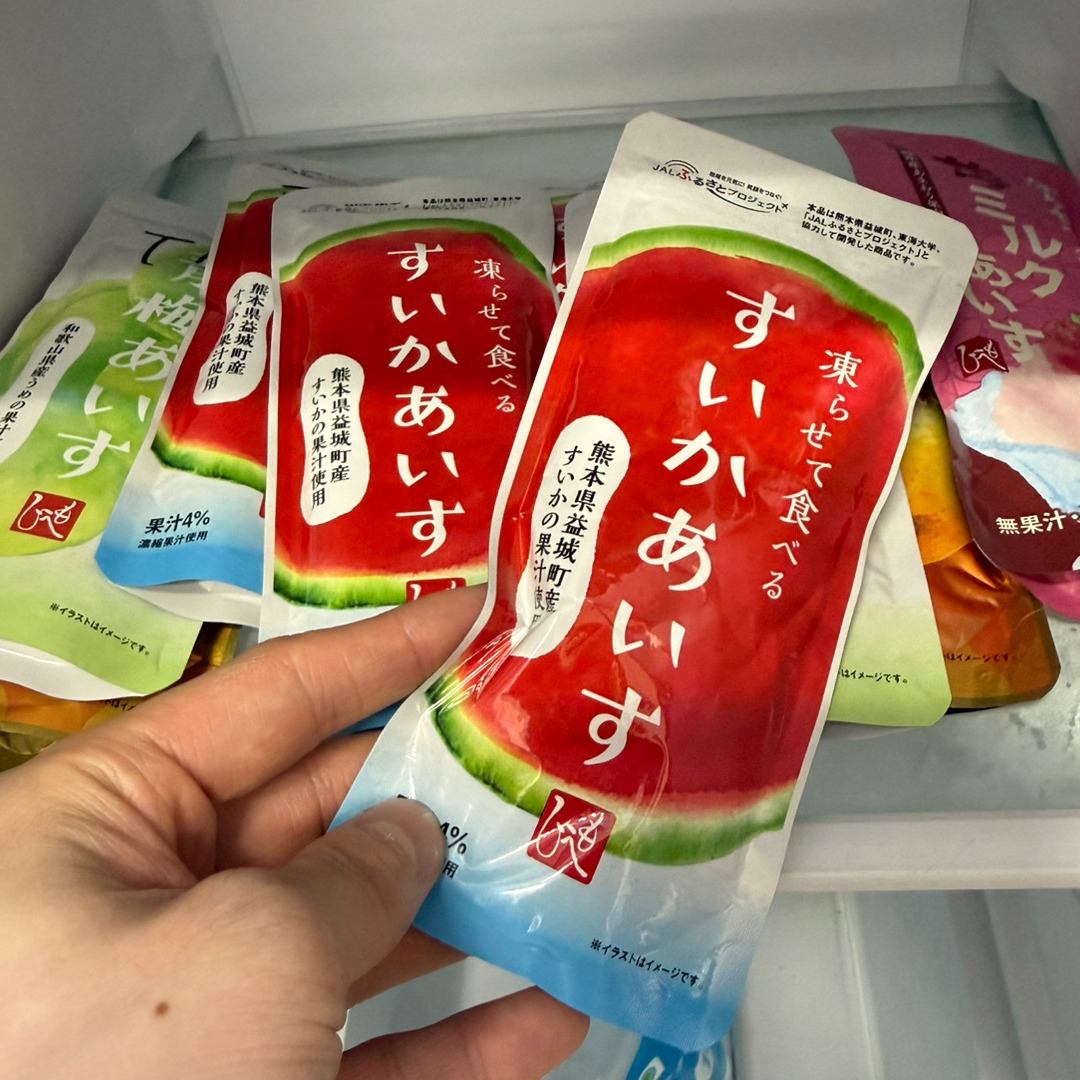endoumamedesuyo's tweet photo. 最近流行ってる「すいかあいす」食べてみたんだけど
美味しすぎたし種類もたくさんあってリピ確定

去年の夏から知りたかった🍉【PR】