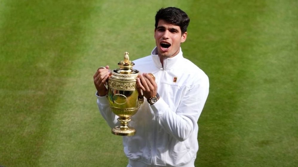 alcarchive's tweet photo. Wimbledon won’t be the same without him 🥺 https://t.co/Ei01CxBDoc