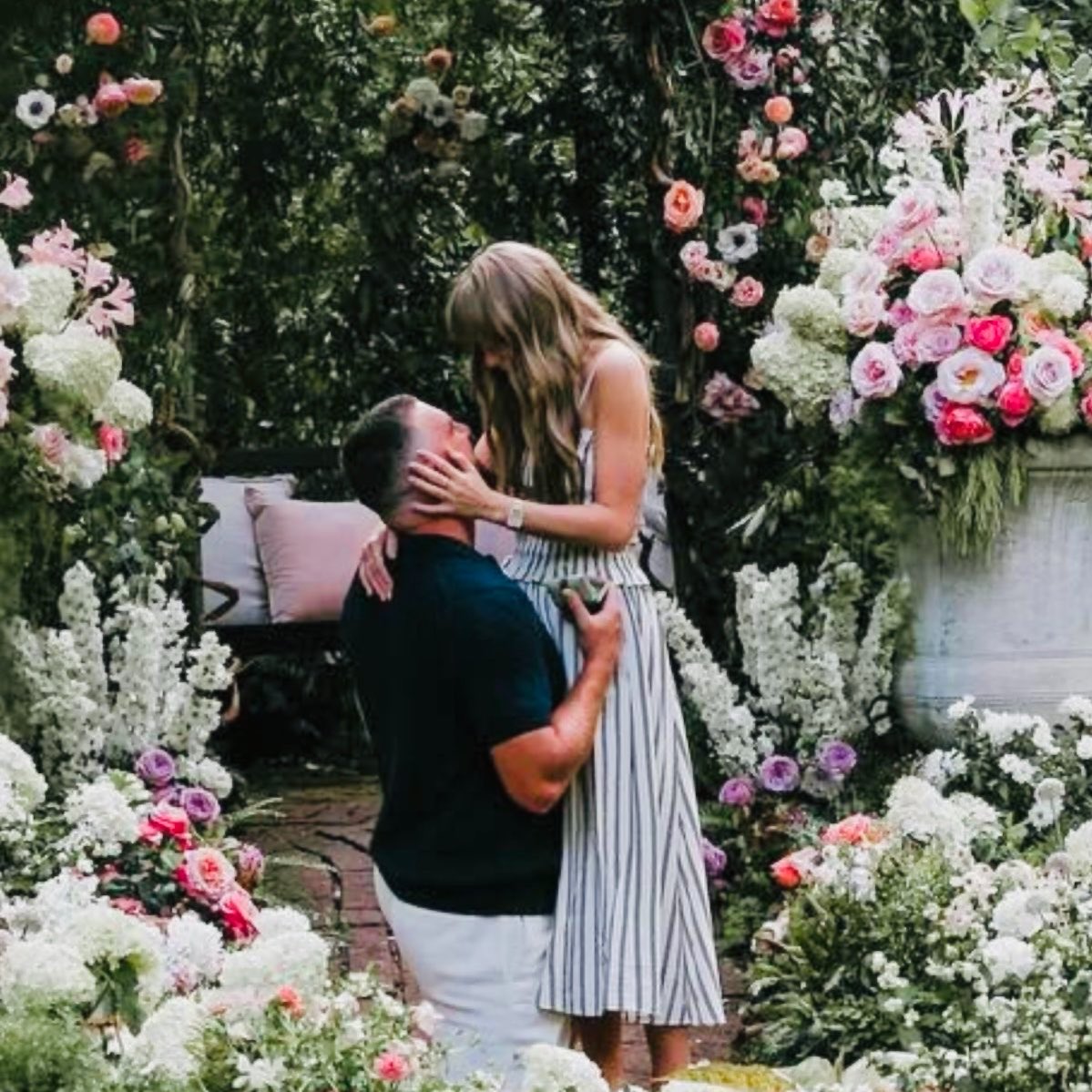 ninnezita's tweet photo. falta uma semana para o: até que a morte nos separe de uma história de amor que encantou e apaixonou o mundo inteiro. 🤍💍 https://t.co/PyrgmXg4YJ