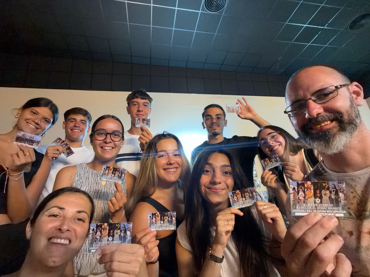 amlaslagunas's tweet photo. ¡Teníamos una cuenta pendiente con nuestros músicos y comisión externa! 📨😁

Un año más, todos y cada uno de ellos reciben un pequeño recordatorio por haber participado con la agrupación en Semana Santa. Pequeños detalles que marcan la diferencia 💛👌🏽.

#AMLasLagunas https://t.co/28ozu0aAyi