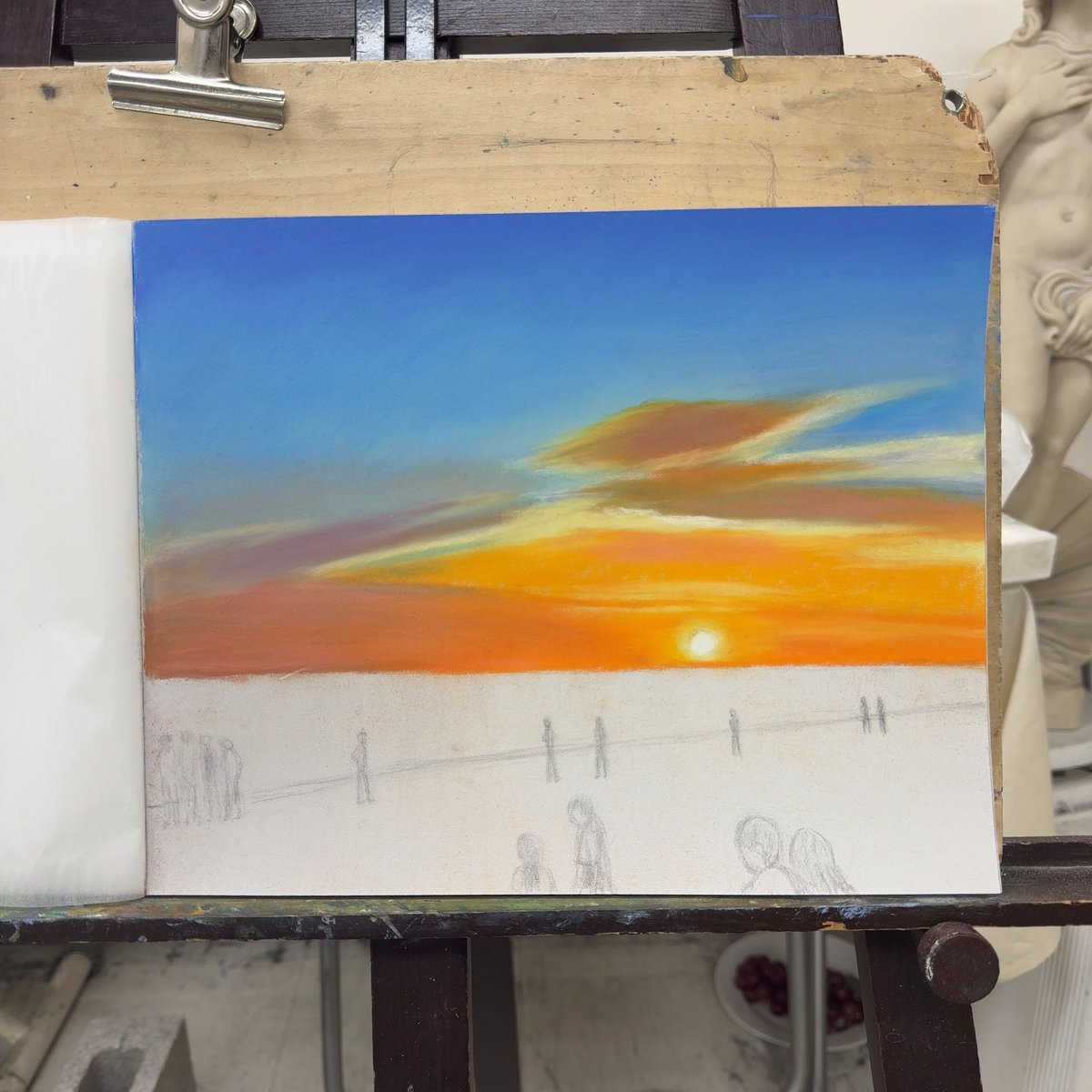 mugiall's tweet photo. 海と夕陽の1回目🌅
ねえ！！！！紙を高級な紙に変えたら死ぬほど描きやすくなった😂😂すごいスピードで進んだし描きやすすぎて今までのなんだったんだ😂😂パステル挫折したと思ってたけど希望が見えてきた！！！ https://t.co/NwH8nITyIl