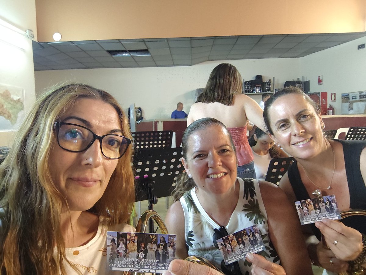 amlaslagunas's tweet photo. ¡Teníamos una cuenta pendiente con nuestros músicos y comisión externa! 📨😁

Un año más, todos y cada uno de ellos reciben un pequeño recordatorio por haber participado con la agrupación en Semana Santa. Pequeños detalles que marcan la diferencia 💛👌🏽.

#AMLasLagunas https://t.co/28ozu0aAyi