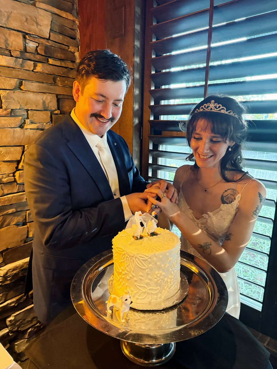 myfavoritefork's tweet photo. been married for a week https://t.co/4vQ4nu9iem