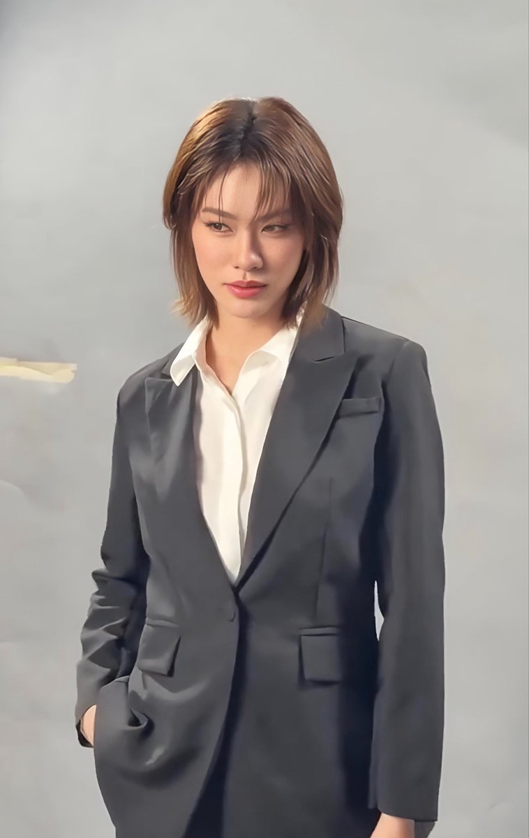fasembn's tweet photo. Mira on duty.                           Mira off duty. https://t.co/bd3rOHYb25