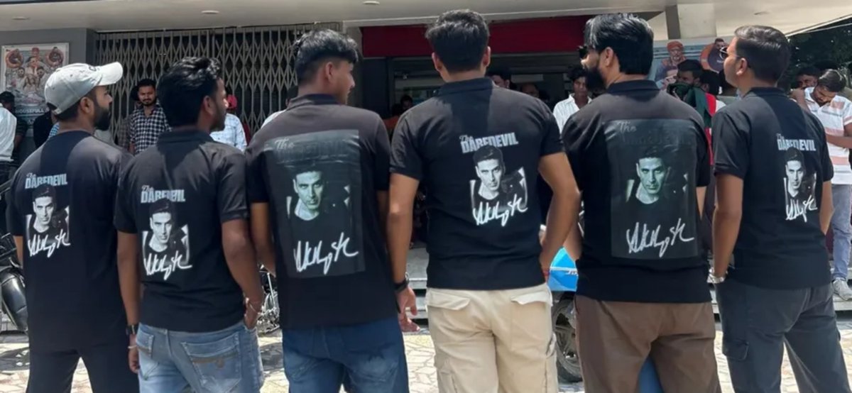 Lucknow_akkians's tweet photo. Watched First Day First Show of  #WelcomeToTheJungle Our whistles cheers and applause were all for one man @akshaykumar ❤️ it's a complete paisa vasool entertainer filled with laughter, action, nostalgia &amp; madness
Thank u Akki for making us smile again Love from #LucknowAkkians💖 https://t.co/e37VUHJps5