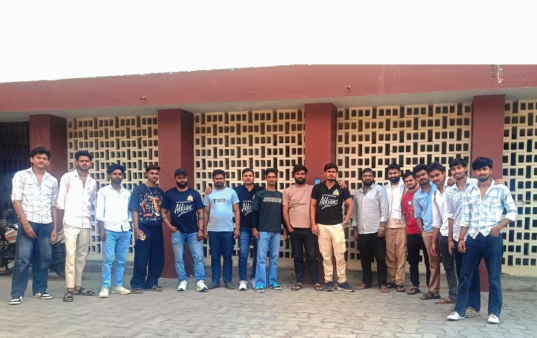 Lucknow_akkians's tweet photo. Watched First Day First Show of  #WelcomeToTheJungle Our whistles cheers and applause were all for one man @akshaykumar ❤️ it's a complete paisa vasool entertainer filled with laughter, action, nostalgia &amp; madness
Thank u Akki for making us smile again Love from #LucknowAkkians💖 https://t.co/e37VUHJps5
